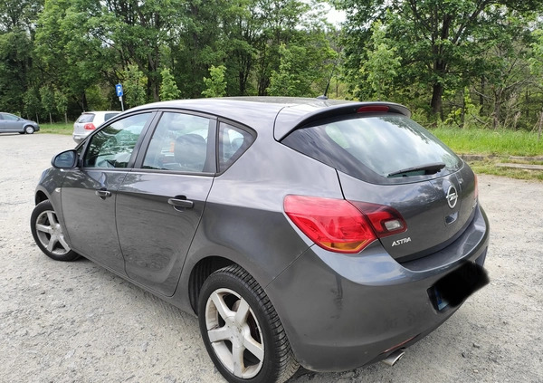 Opel Astra cena 15000 przebieg: 246730, rok produkcji 2010 z Biała Rawska małe 67